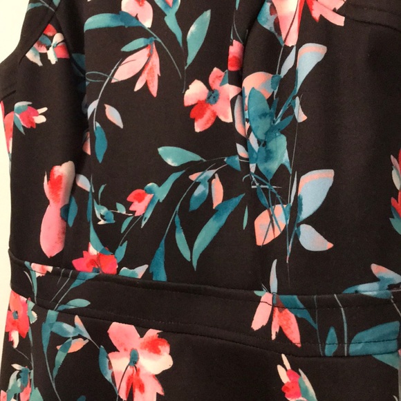 🌸Floral🍃Dress with Pockets! - Picture 2 of 5